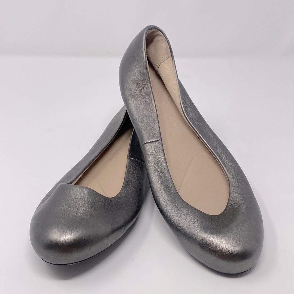 Rockport Metallic Pewter Silver Leather Slip On Flats Size 7 Excellent Condition